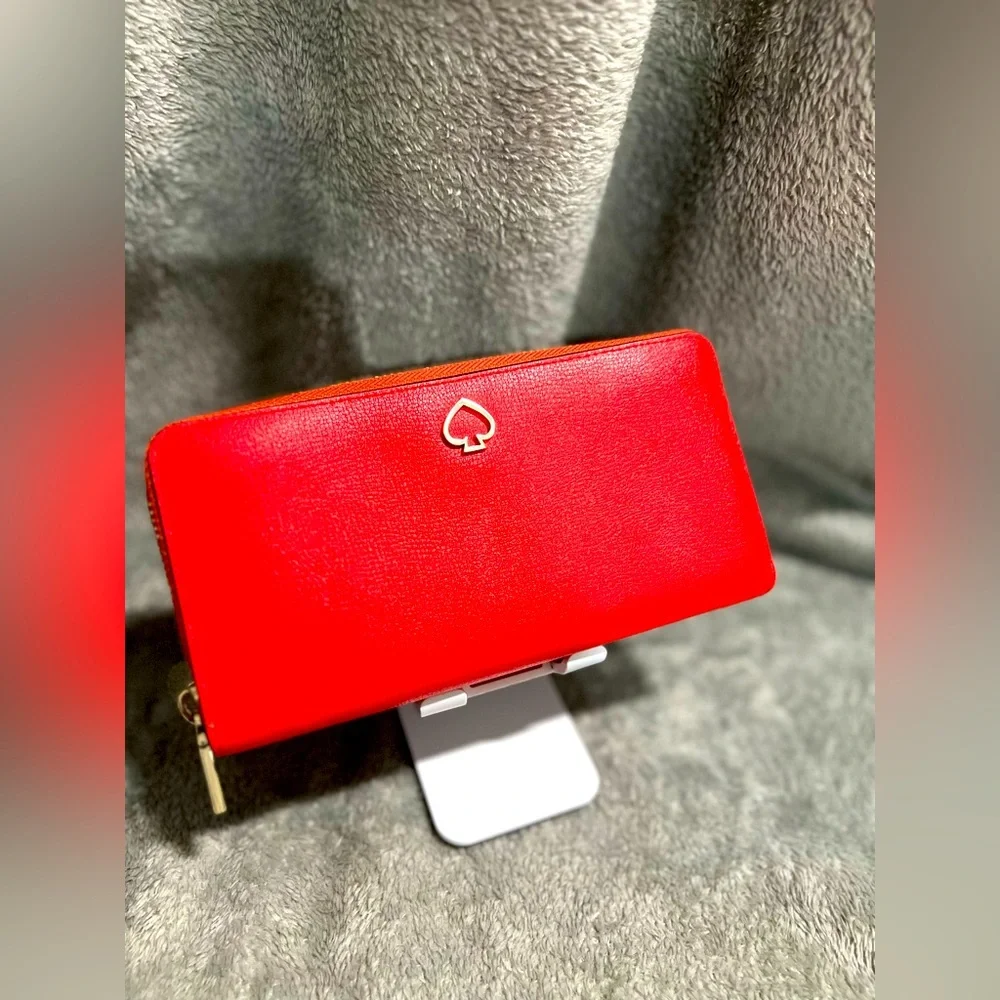 NWOT Kate Spade Adel Large Continental Wallet in Red R$229
